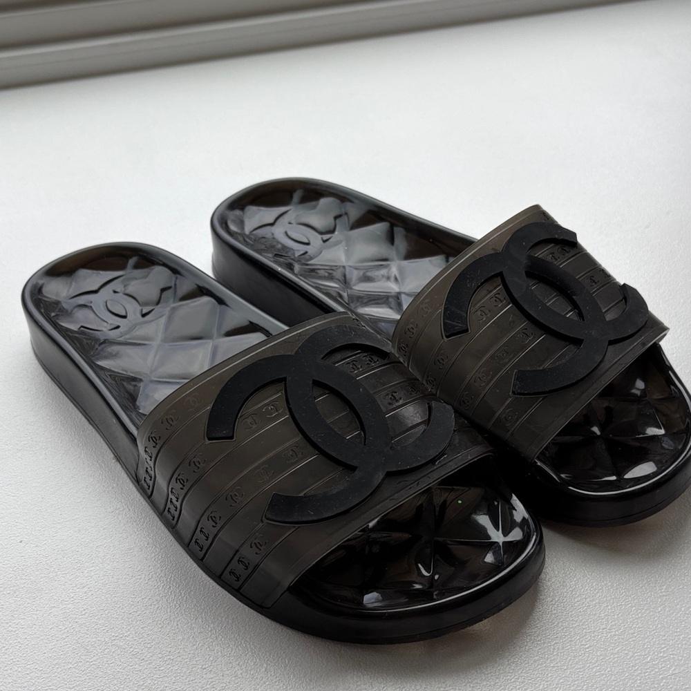 CHANEL Black Jelly CC Logo Slide Sandals size 7.5 - Picture 2 of 8